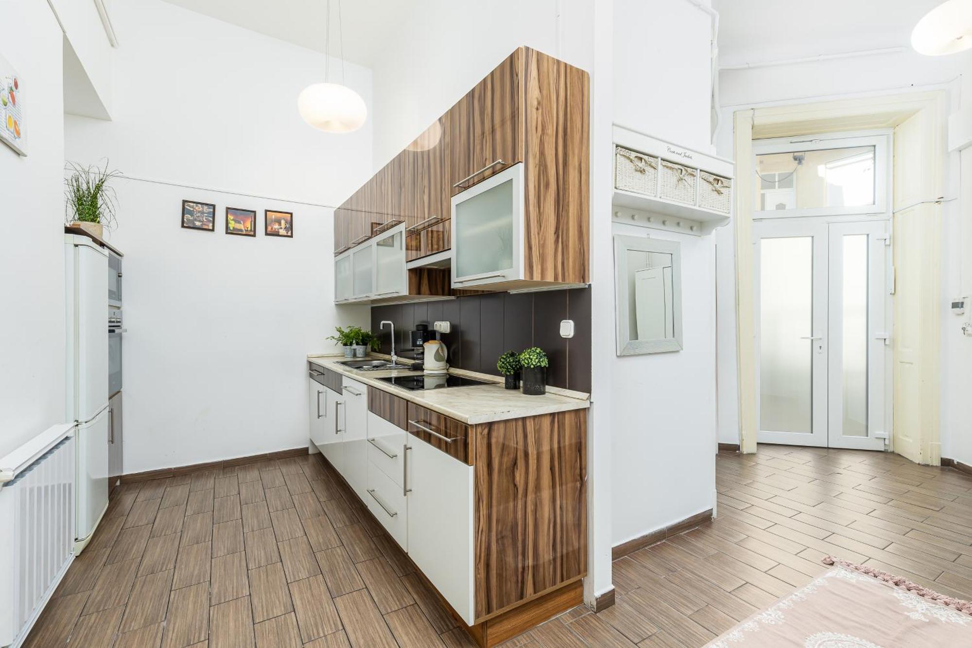 Real Apartments Lovag Budapest Ngoại thất bức ảnh