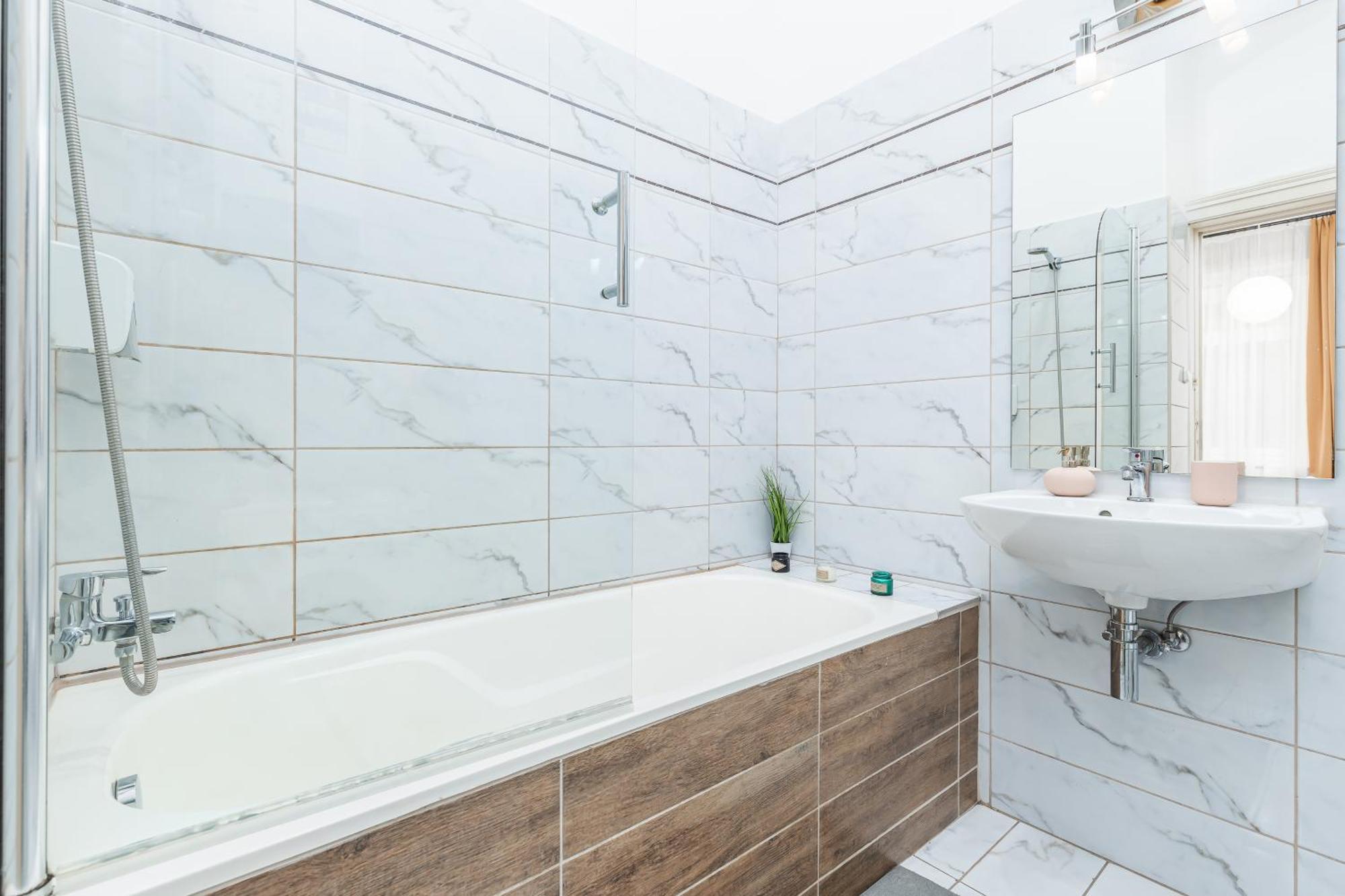 Real Apartments Lovag Budapest Ngoại thất bức ảnh