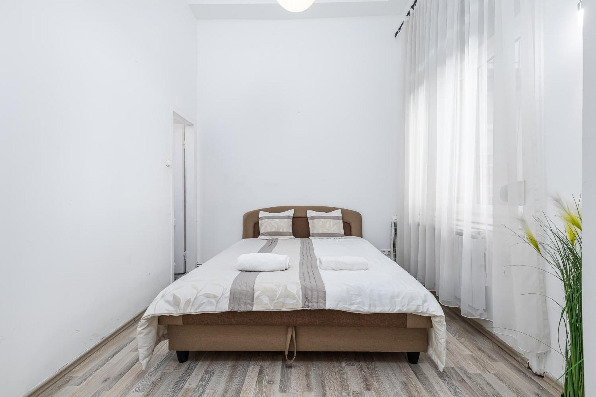 Real Apartments Lovag Budapest Ngoại thất bức ảnh