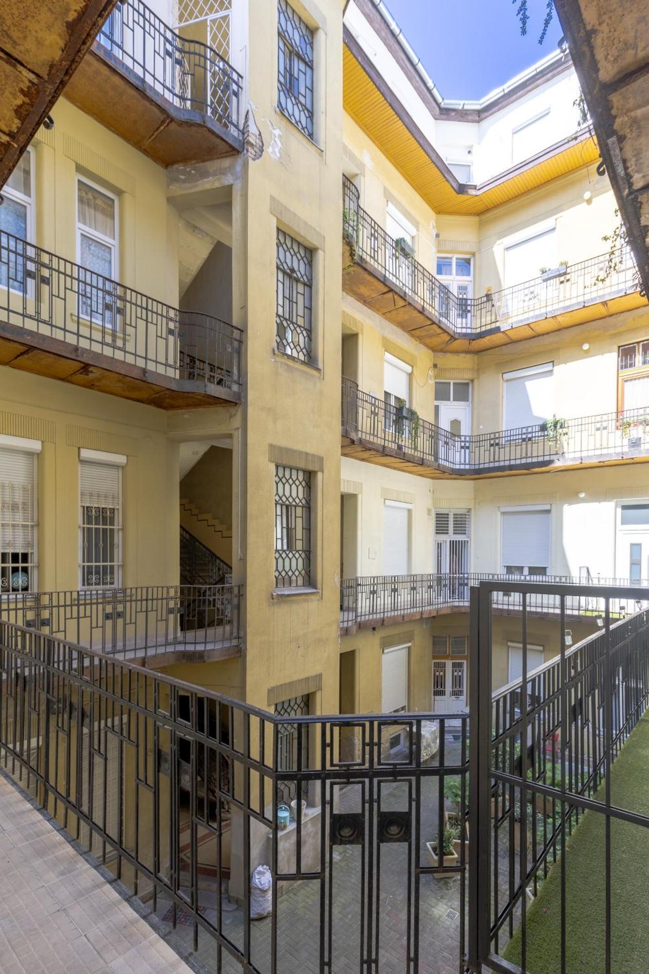 Real Apartments Lovag Budapest Ngoại thất bức ảnh